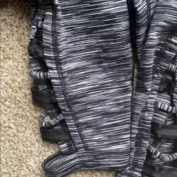 Zella Monochrome Striped Leggings - Picture 4 of 6